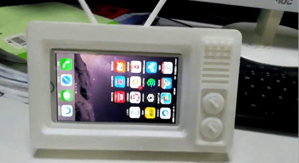 一技術(shù)宅的腦洞：3D打印復(fù)古電視機(jī)竟能‘吃掉’手機(jī)！